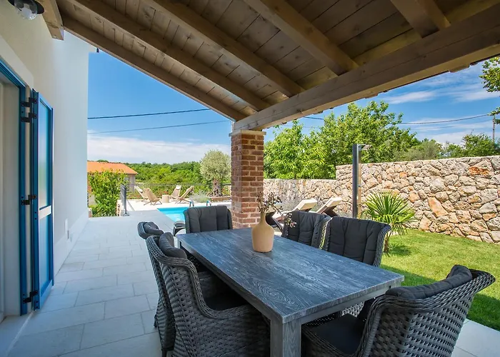 Tana Villa *