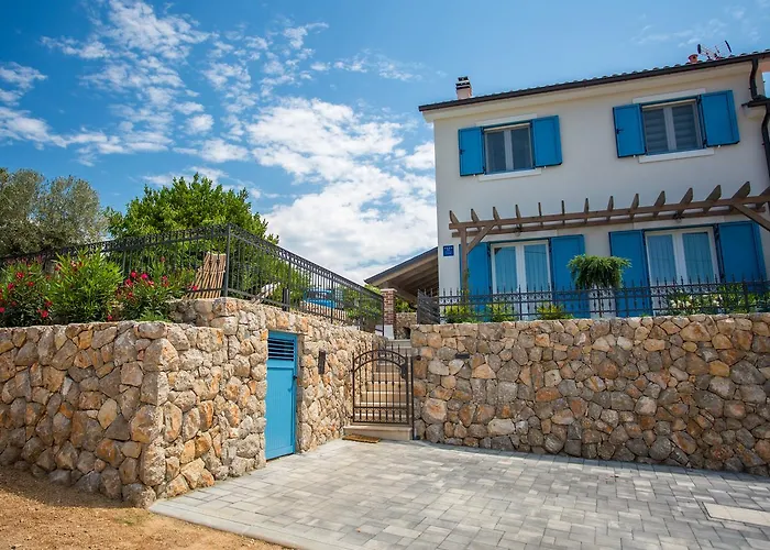 Tana Villa